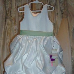 NWT Mori Lee Flower Girl Dress Sz 3/4  COLOR: Off White /Lt Ivory
